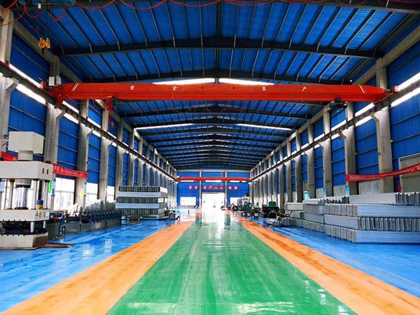 導致單梁橋式起重機軌道脫軌的因素